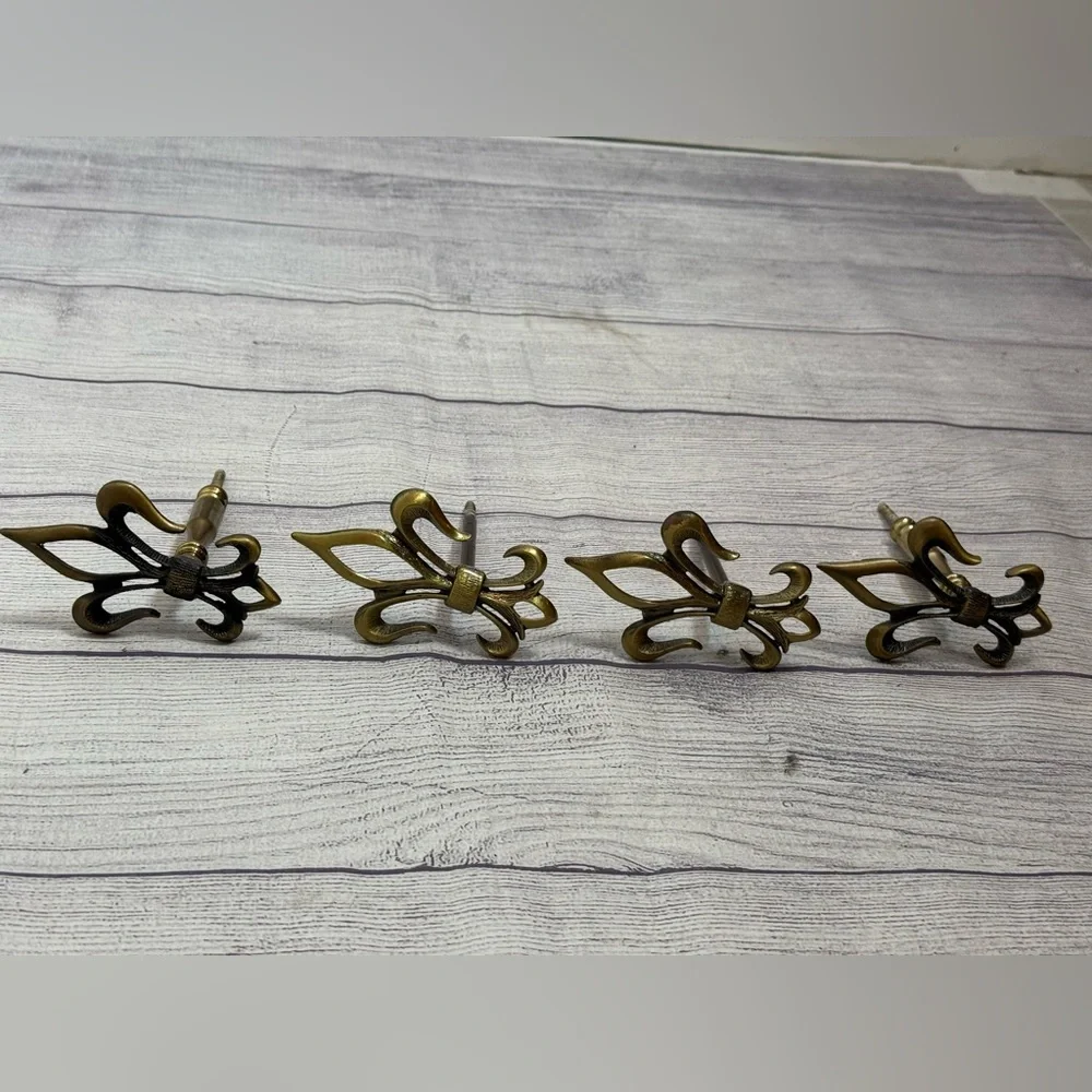 Vintage Brass Fleur-de-Lis Drawer Pulls Set of 4 Ornate Cabinet Hardware